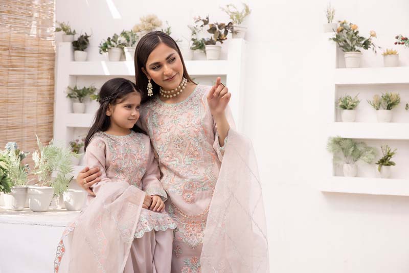 Simrans Organza Mummy & Me Kids Eid suit Pastel Pink - Desi Posh