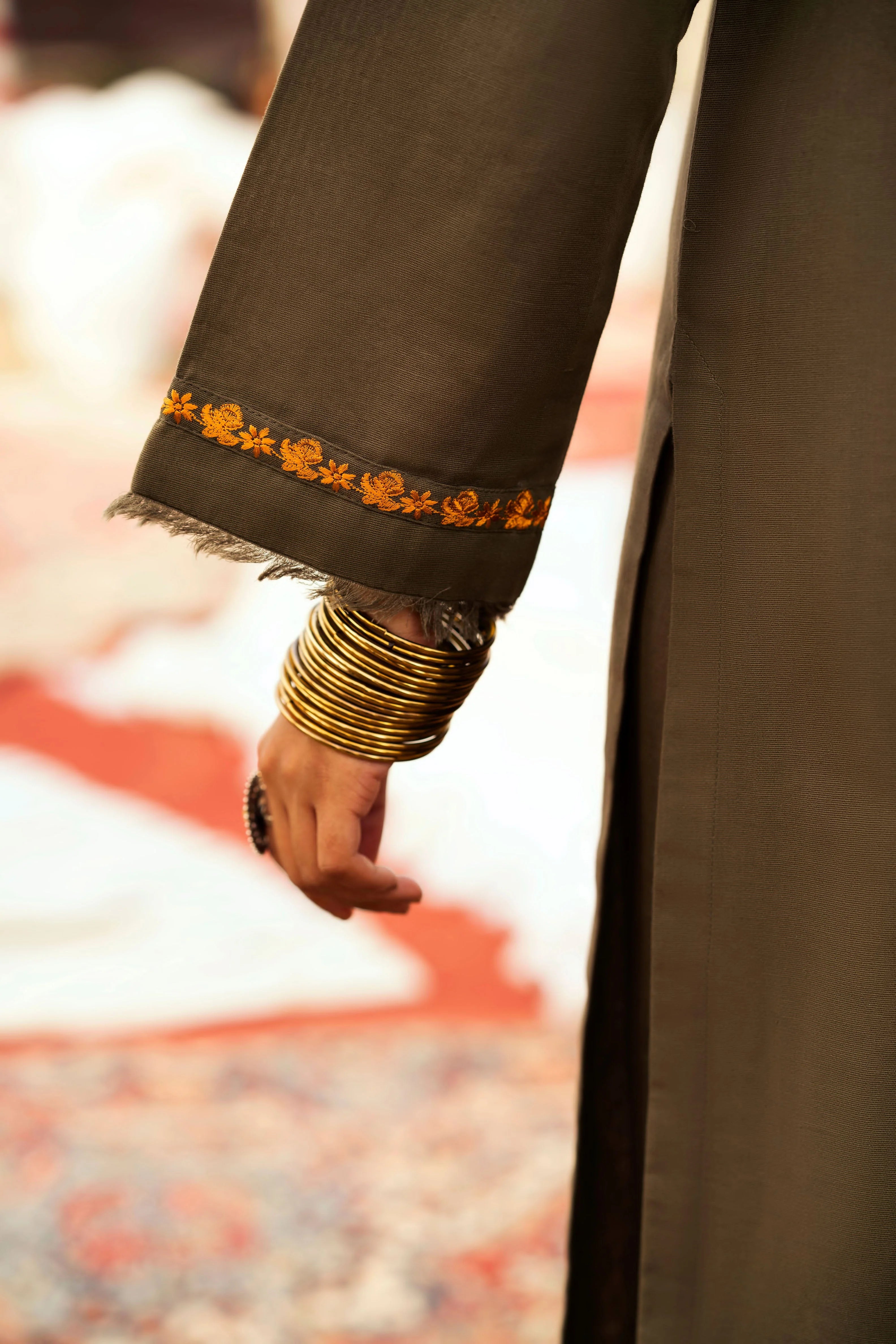 رہگیر Hayat Khaddar Embroidered Suit with Silk Munaar Dupatta