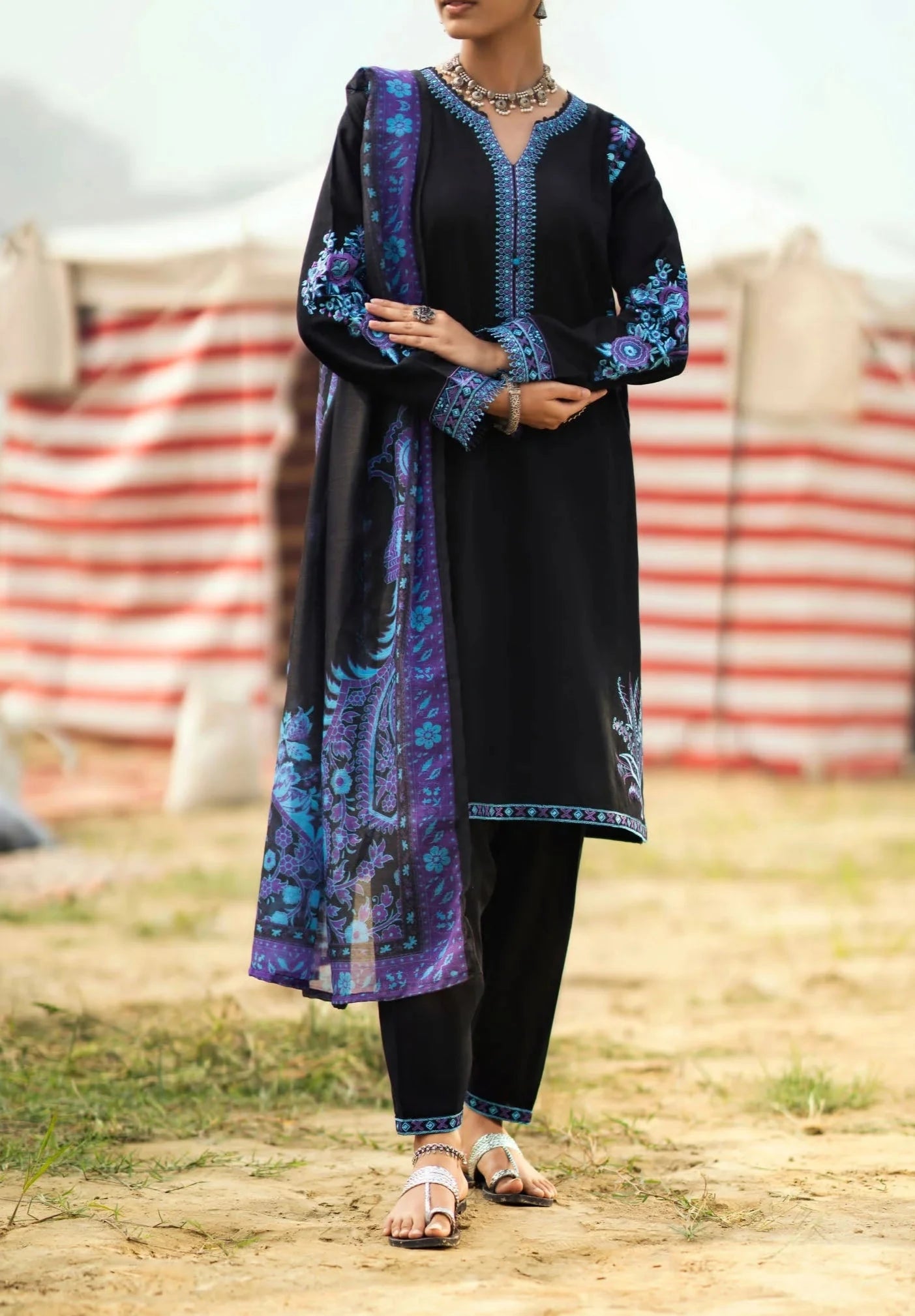 رہگیر Safar Khaddar Embroidered Suit with Silk Munaar Dupatta