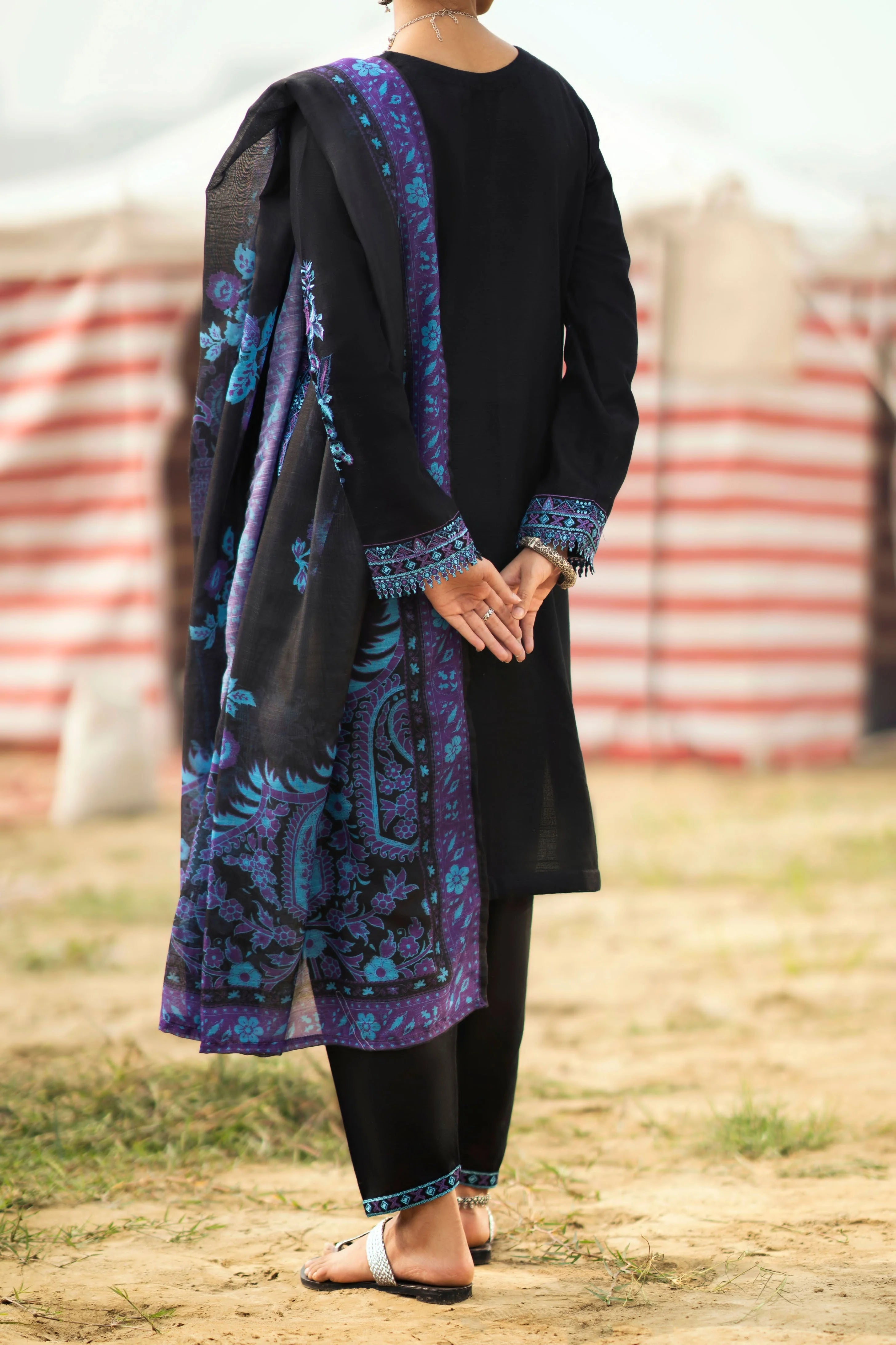 رہگیر Safar Khaddar Embroidered Suit with Silk Munaar Dupatta