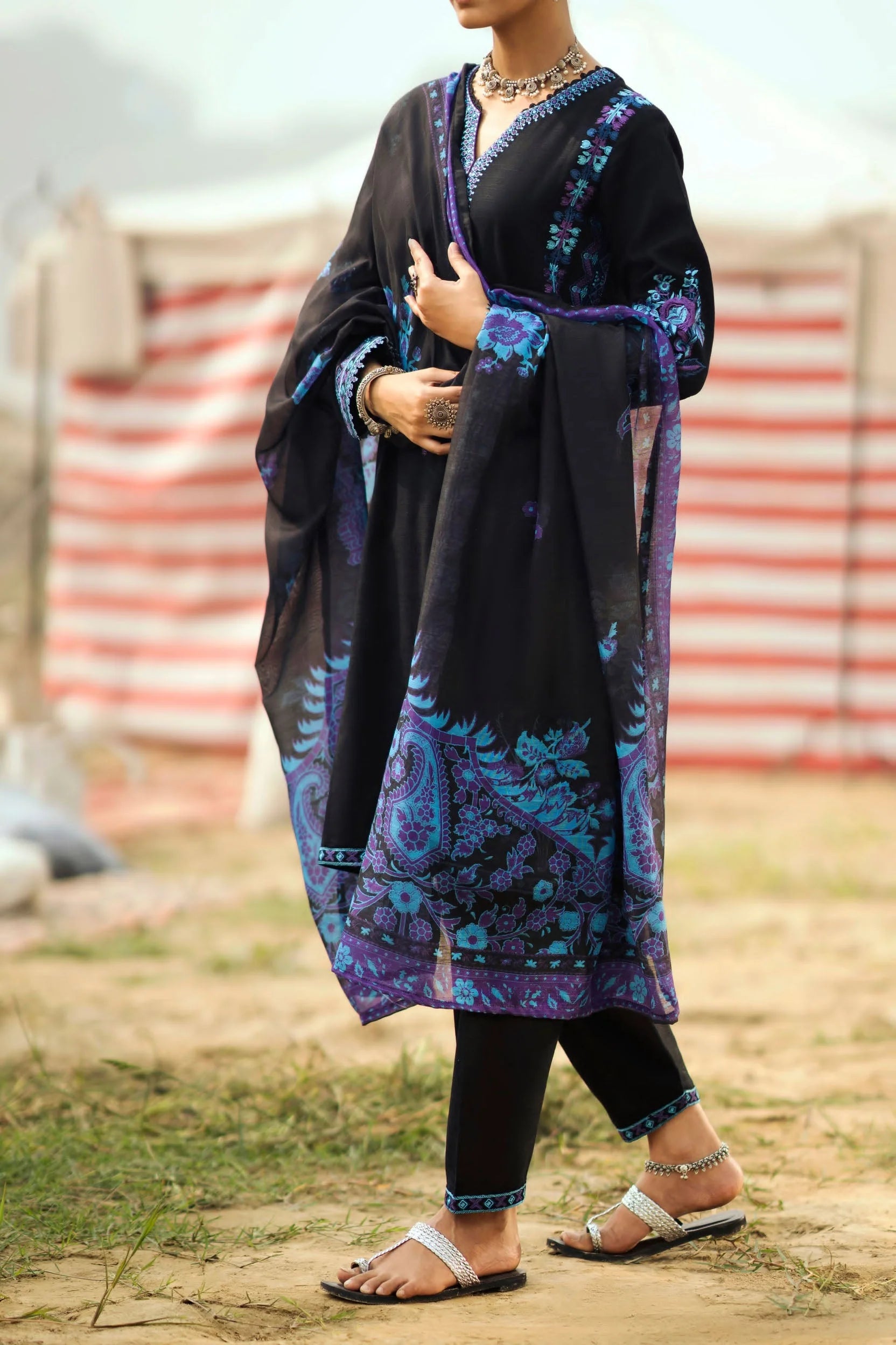 رہگیر Safar Khaddar Embroidered Suit with Silk Munaar Dupatta