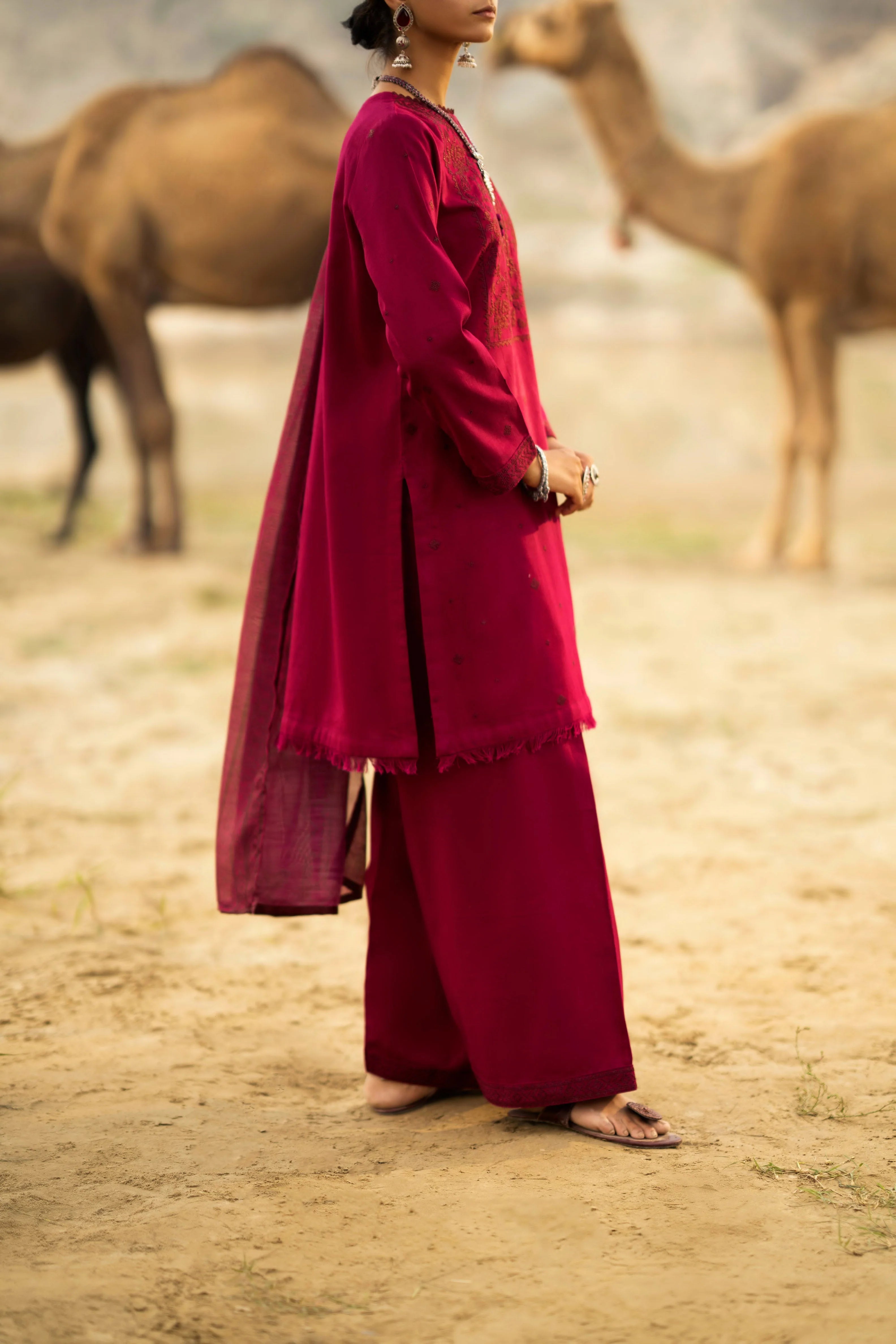 رہگیر Qalb Khaddar Embroidered Suit with Silk Munaar Dupatta